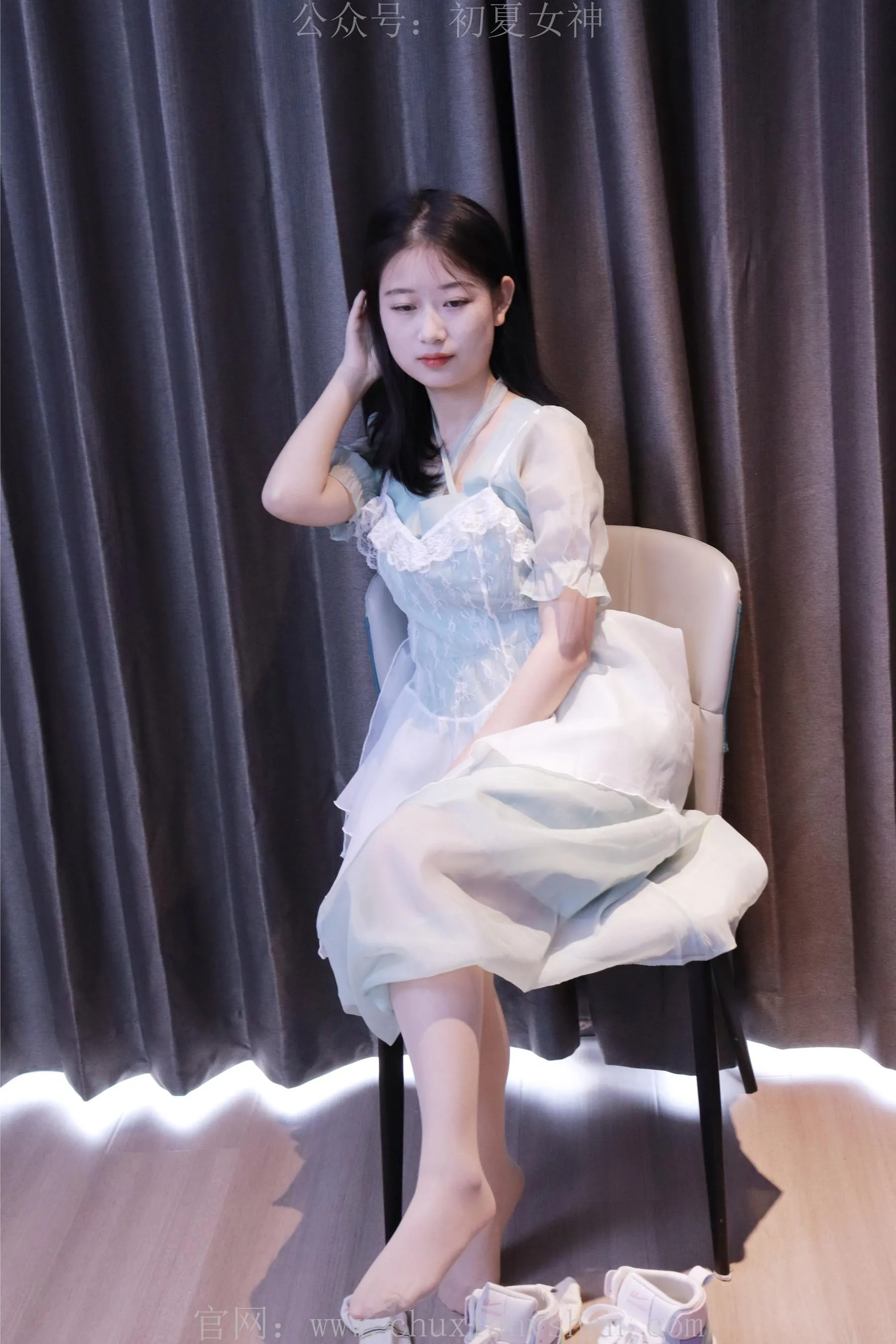 初夏女神 NO.009 念念 绿野仙踪M码连衣裙搭回力球鞋 [120P]插图9